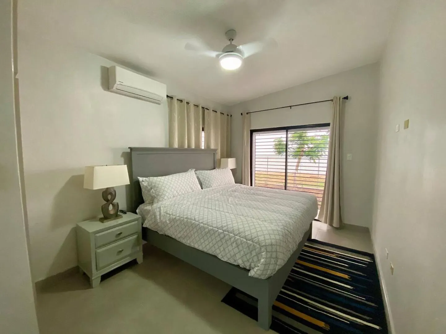 Landing Strip - West Wing Beach House 布莱克河 别墅